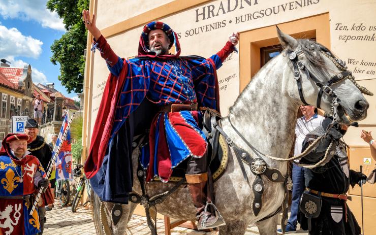 Rytířská klání i historický průvod městem! Loket o víkendu ožije Středověkými slavnostmi purkrabího Půty