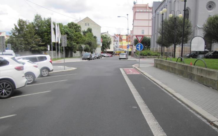 Na tomto místě srazila řidička v Mercedesu chodce, utrpěl těžká zranění! Police hledá svědky nehody