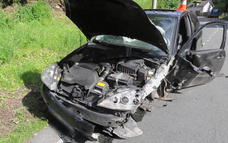 Opilec na Sokolovsku nezvládl zatáčku, další řidič kvůli němu skončil v nemocnici