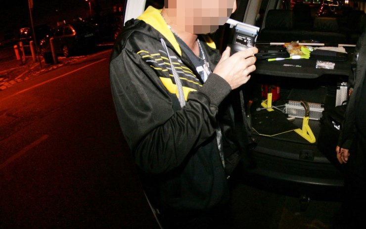 Šoféra načapali řídit pod vlivem alkoholu, za tři týdny sedl na mol za volant znovu!