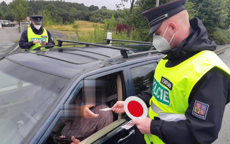 Poslední prázdninový víkend policisté zintenzivnili kontroly na silnicích. Takto dopadli řidiči v Karlovarském kraji