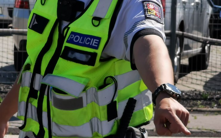 Motorkář si to šinul po Varech pod vlivem pervitinu! Nebyl to ale jediný problém, který policisté zjistili
