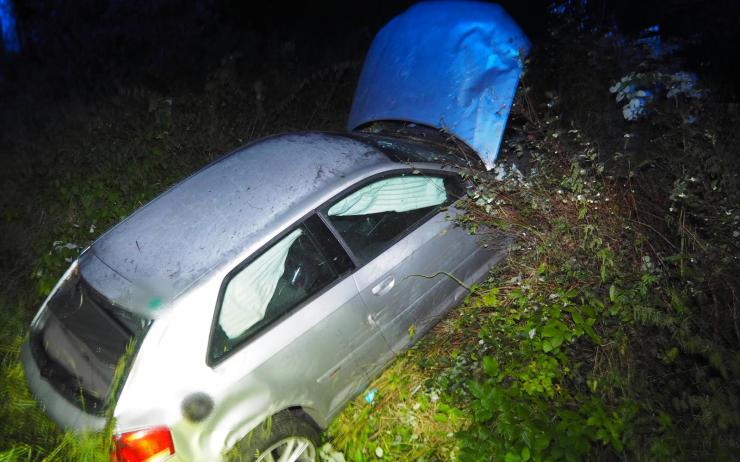 Řidiči si před jízdou pořádně přihnuli, jejich cesta skončila karambolem