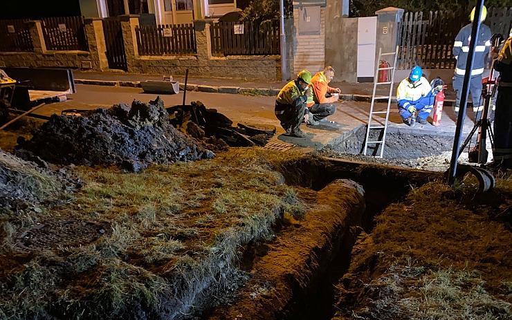 Únik plynu zaměstnal hasiče třikrát během víkendu! Ve Varech museli evakuovat lidi z domů