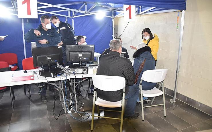 V KV Areně vzniklo asistenční centrum pomoci uprchlíkům z Ukrajiny. Očkovací centrum se přesunulo