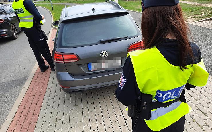 Policisté na silnicích zjišťovali, zda řidiči nejezdí pod vlivem návykových látek. Zkontrolovali přes tisícovku aut