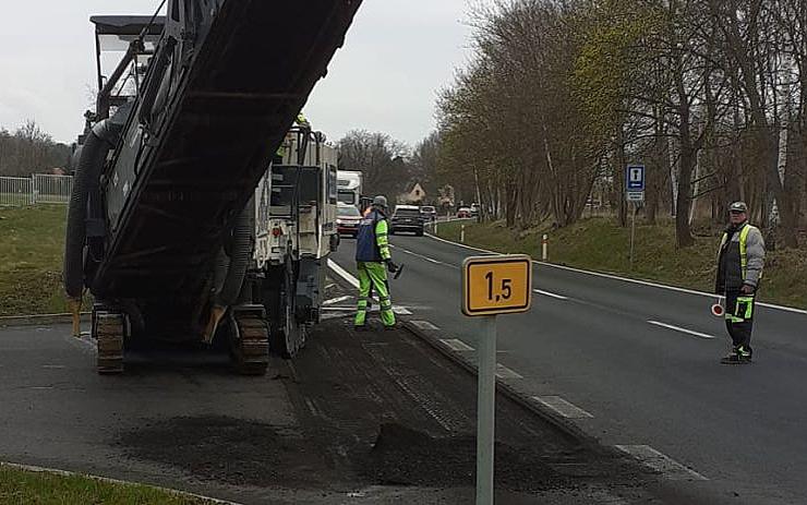 V Tašovicích začala oprava povrchu komunikace v České ulici