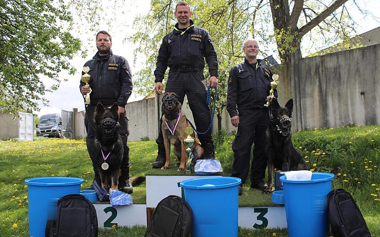 Krajský přebor policejních psovodů ovládli za jednotlivce Martin Havlíček z Chebu se služebním psem Cooperem