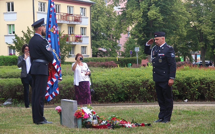 Čest jejich památce. V Ostrově se již poosmé konala bohosužba za zemřelé polcisty