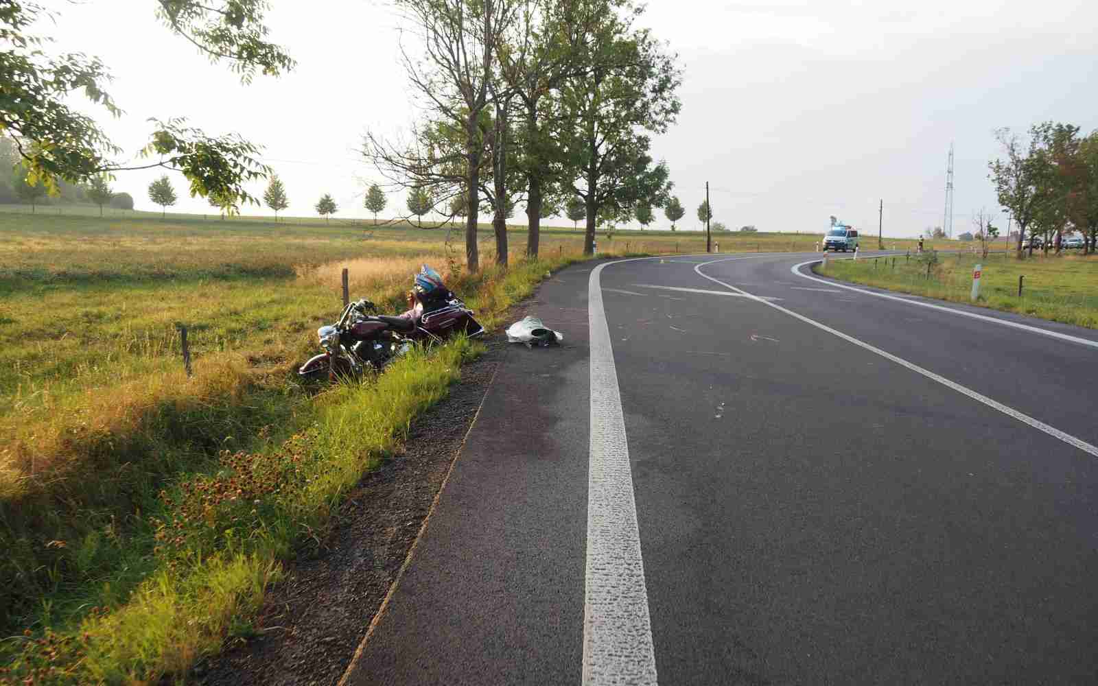 Motorkář dostal u Bochova smyk. Nehodu nepřežil