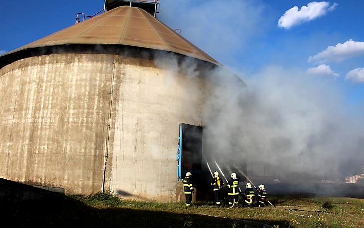 Požár zásobníku na biopaliva. Foto: Michal Horner / HZS ÚK