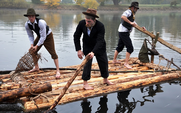 Voraři na řece. Foto: Eva Břeňová