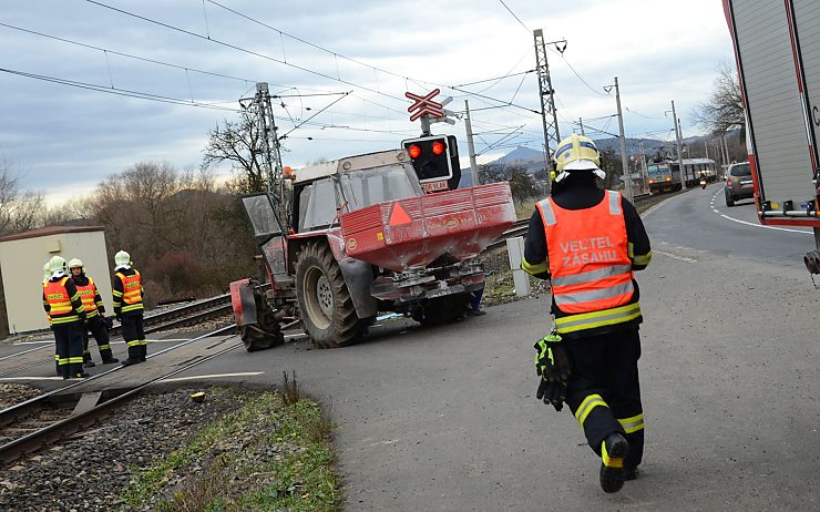 Střet traktoru s vlakem v Litoměřicích. Foto: Pavel Pech / HZS ÚK
