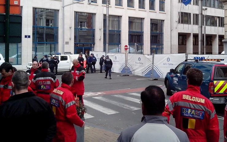 Situace poblíž stanice metra v Bruselu, kde došlo k výbuchu. Foto: Jan Služevský