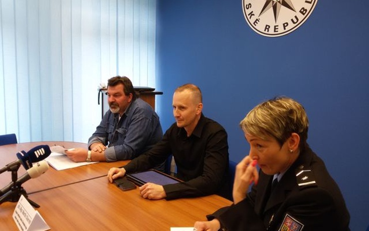 Policisté seznamují novináře s výsledky vyšetřování. Foto: Policie ČR