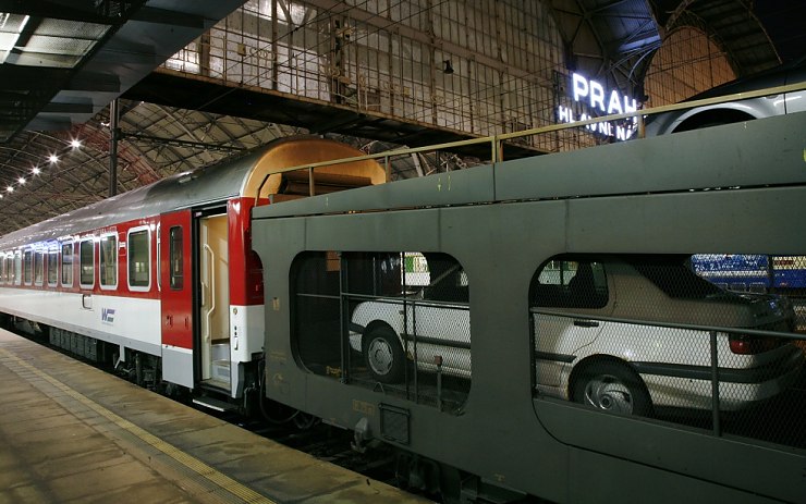 Vy přes noc spíte, auto jede s vámi. A ráno jste na Slovensku. Foto: České dráhy