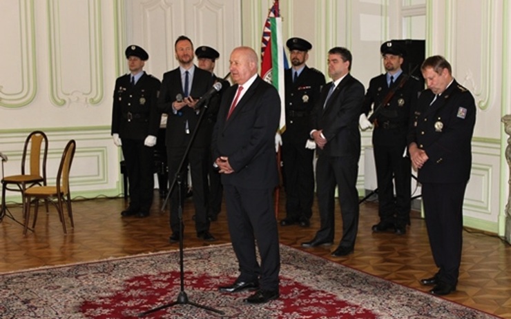 Proslov hejtmana k oceněným policistům. Zdroj: www.kr-ustecky.cz