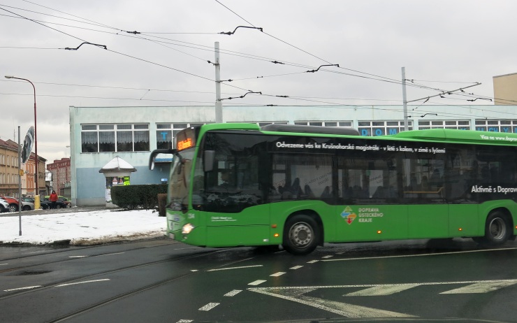 Připravte se na výluky autobusových linek souvisejících s uzavírkou ulice Na Valech