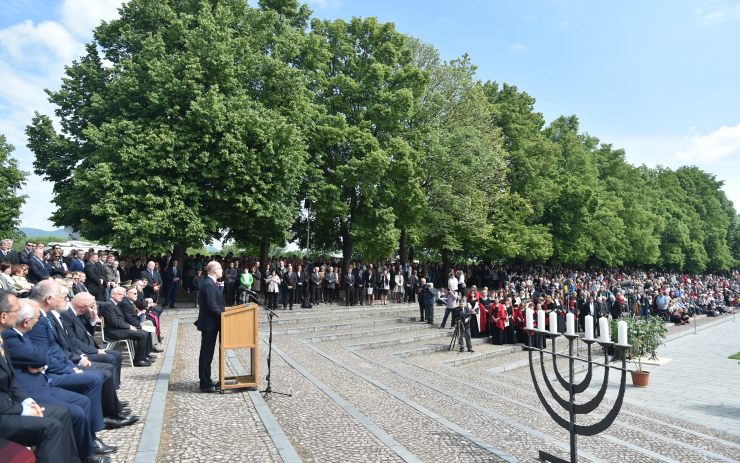 OBRAZEM: Na Národním hřbitově v Terezíně se uskutečnila tryzna