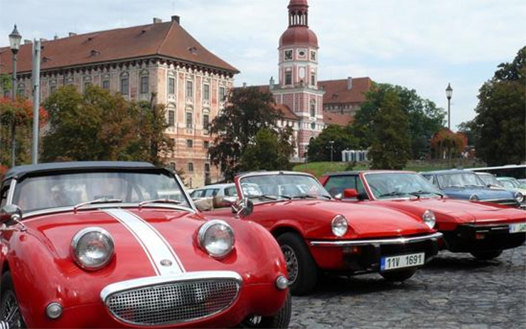 První zářijový víkend se v Roudnici nad Labem sjedou historická vozidla 