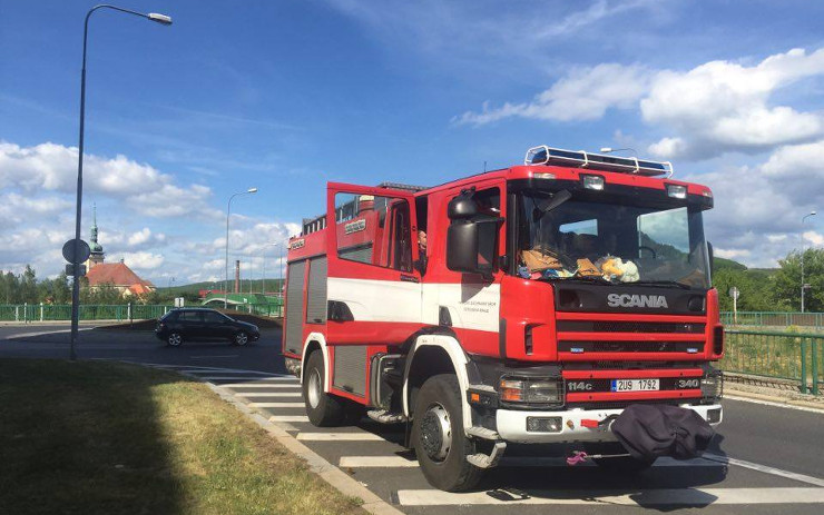 Při nehodě u Siřejovic zůstal v autě zaklíněný člověk, hasiči ho museli vyprostit