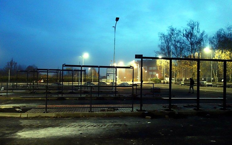 Práce na autobusovém nádraží v Lovosicích pomalu spějí ke konci
