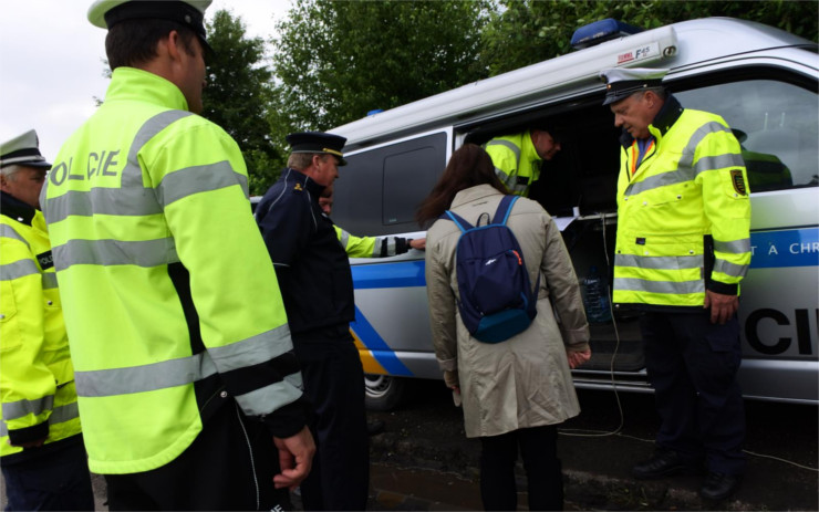 Policisté zastavili řidiče a dvě řidičky pod vlivem alkoholu. Jedna z nich nadýchala dvě a půl promile