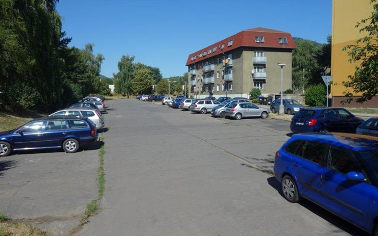 Parkoviště ve Wolkerově ulici projde rekonstrukcí, přibudou nová parkovací místa