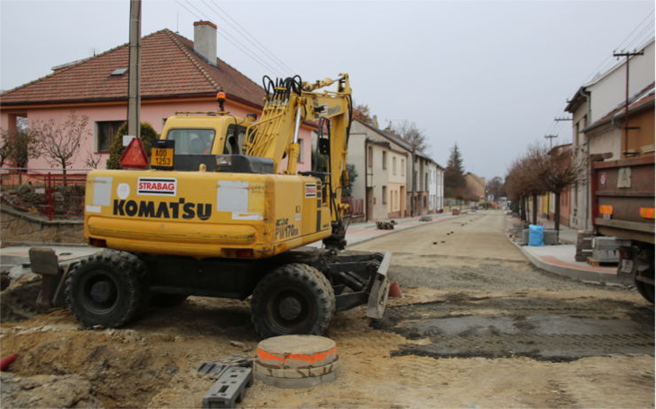 Blíží se provizorní dokončení rekonstrukce Krabčické ulice. Pokračovat se bude na jaře