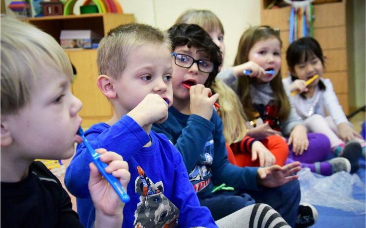 Děti v litoměřických školkách a školách se učí, jak si správně čistit zuby