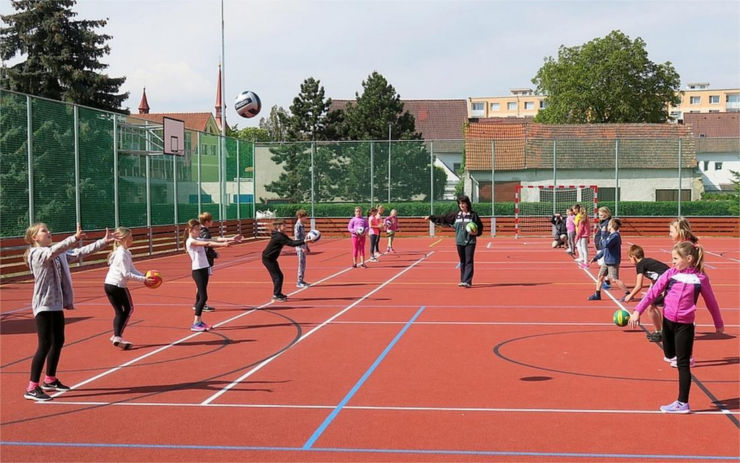 Nové sportoviště potěší školáky i mládež ze širokého okolí. Využívat ho mohou i členové sportovních oddílů