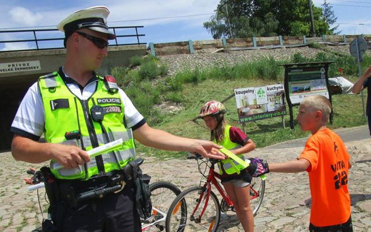 Policisté se při dopravní akci zaměřili na cyklisty. Kontroly řidičů odhalily několik hříšníků
