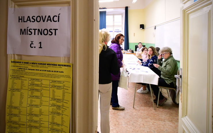 Krajský soud rozhodl, že referendum se má konat příští rok s krajskými volbami