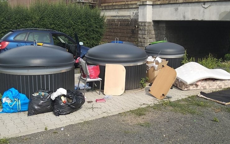 Město řeší nezodpovědné nakládání s odpady. Za černé skládky hrozí vysoké pokuty