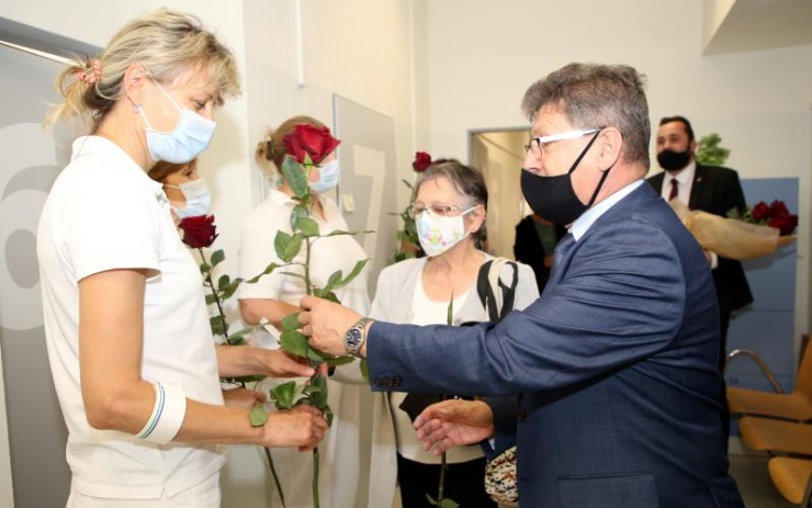 Vedení města ocenilo práci zdravotních sester v Podřipské nemocnici