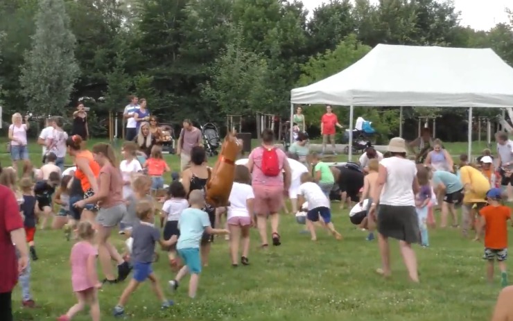 VIDEO: Děti oslavily konec školního roku. Festival špunt bavil malé i velké