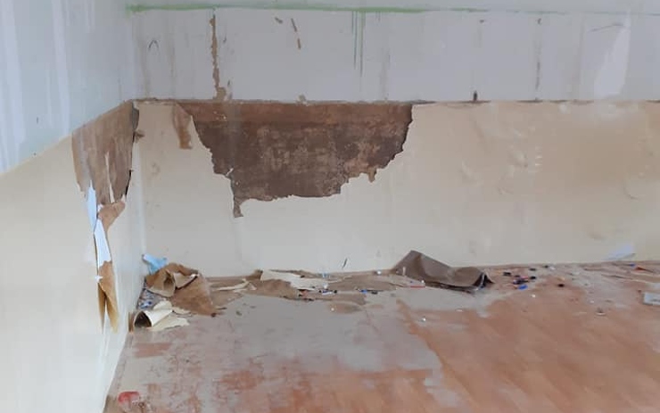 FOTO/VIDEO: Voda vytopila Masarykovu základní školu, valila se ze stropu do učeben
