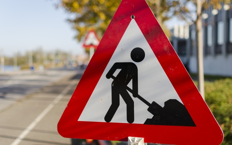 Opravy v Žižkově ulici se protáhnou. Pokládka asfaltu proběhne až příští týden