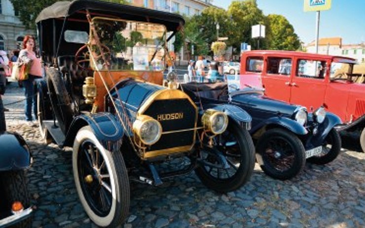 Milovníci veteránů, zbystřete! Do Roudnice se chystá výstava historických vozidel