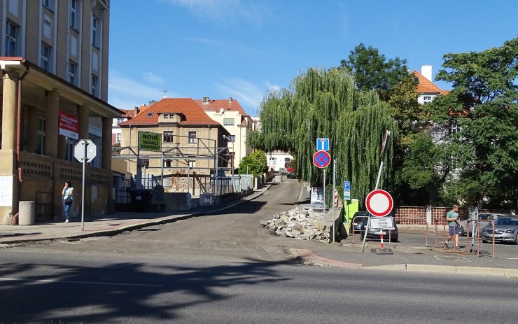 V Mrázově a Dvořákově ulici probíhají opravy kanalizace, počítejte s omezením