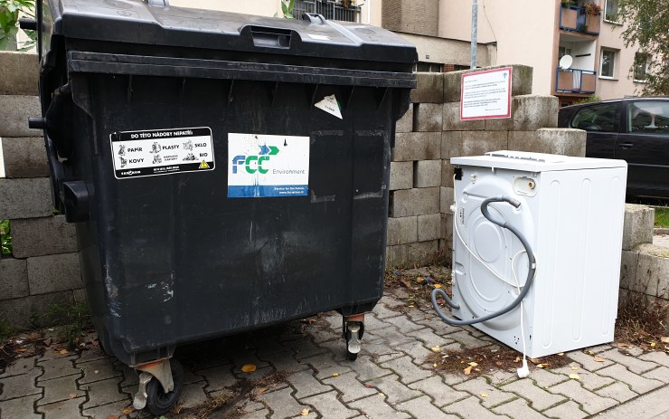 Město volí radikální řešení! Městské služby černé skládky odvážet nebudou