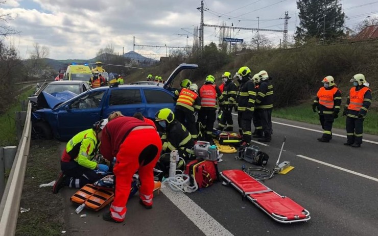 Policie hledá svědky tragické nehody u Prackovic, při níž vyhasl lidský život. Pomoci by mohl řidič dodávky