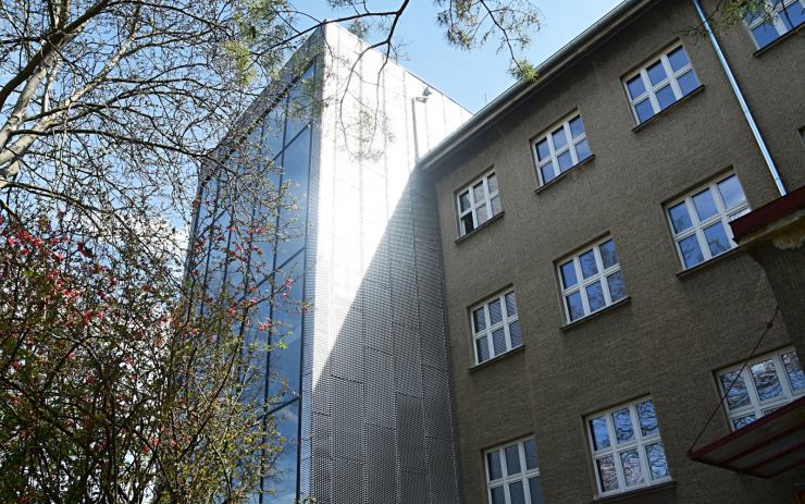 Masarykova škola má nové podkrovní učebny a přístavbu s výtahem