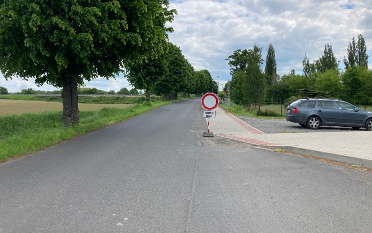 Stavební práce omezily průjezd na Vědomice, část Roudnické ulice je uzavřena