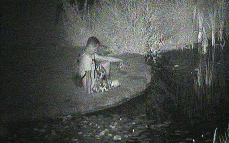 OBRAZEM: Muž se v noci vydal chytat ryby k jezírku v parku Václava Havla, přistihly ho kamery