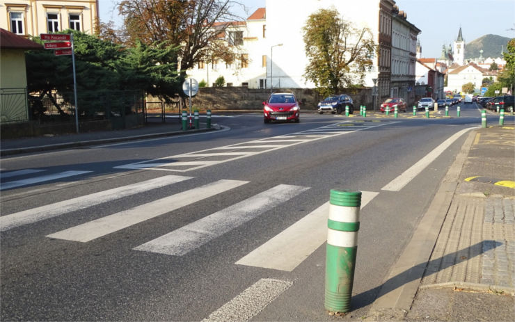 Na hlavním tahu městem začne oprava kanalizace, provoz budou řídit semafory