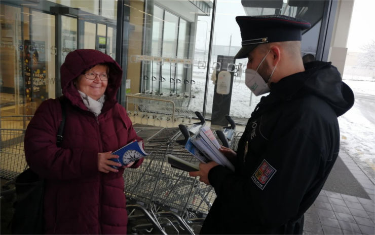 Preventisté se zaměřili na seniory nakupující v nákupních centrech. Na co je upozorňovali?