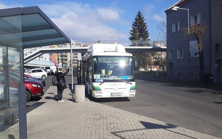 Novinky v hromadné dopravě: Autobusy budou stavět pouze na znamení a možná zajíždět i ke koupališti