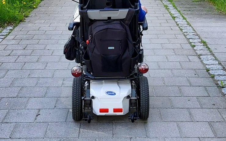 Muž ukradl ženě invalidní vozík, prý potřeboval peníze na drogy