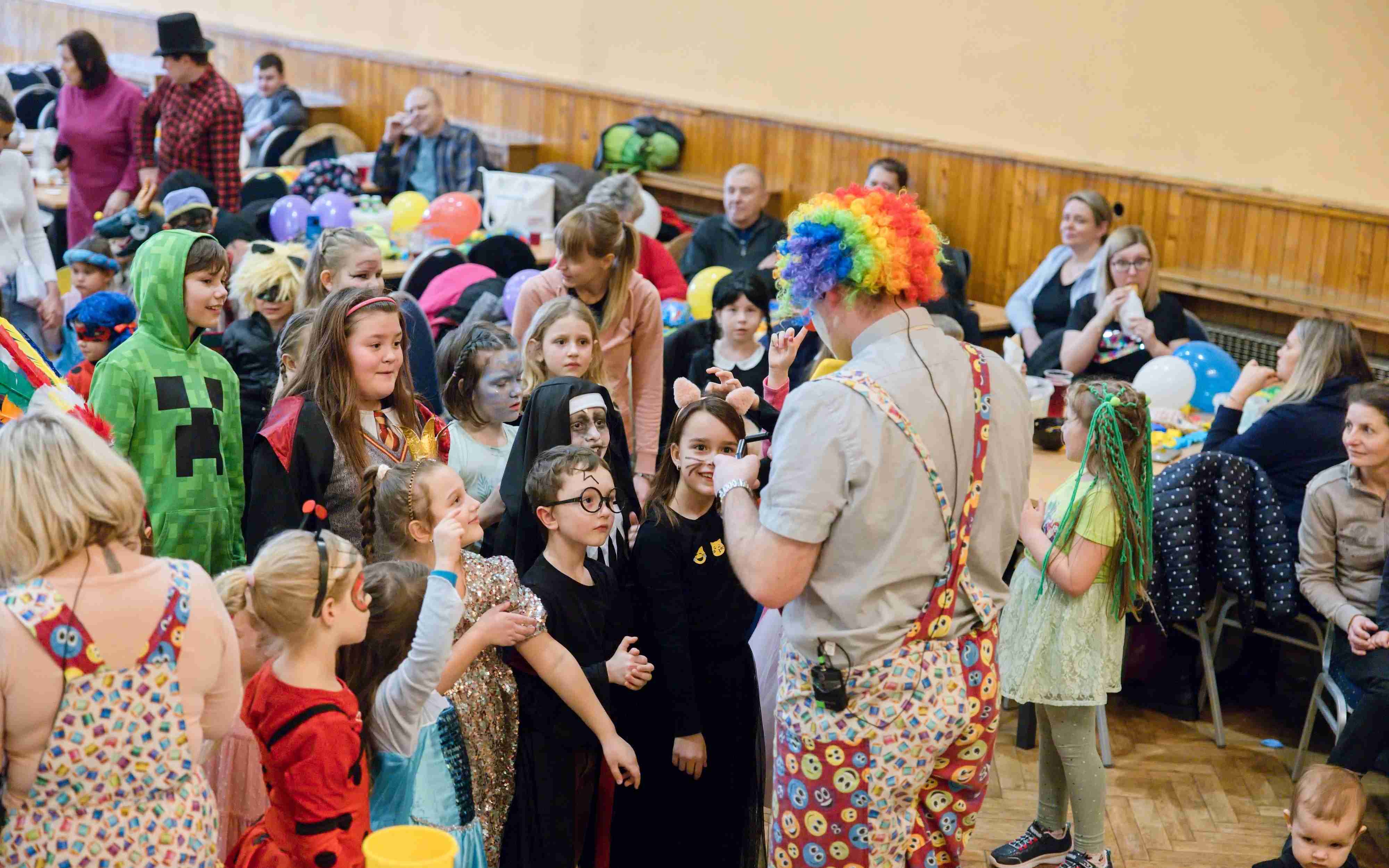 FOTO: Piráti, čarodějové nebo princezny. Děti v Kryrech vyrazily na karneval